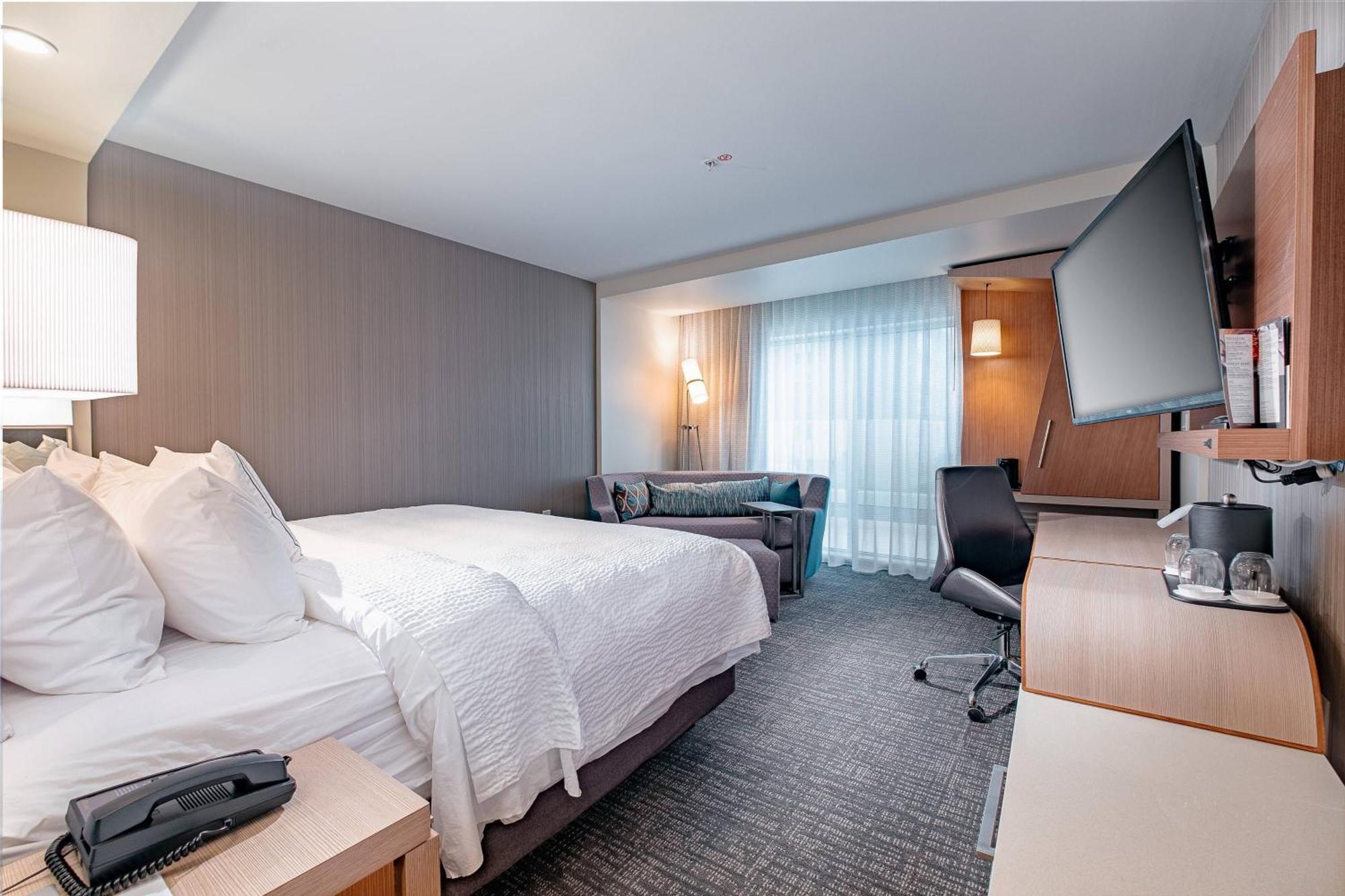 Готель Courtyard By Marriott Toledo West Екстер'єр фото