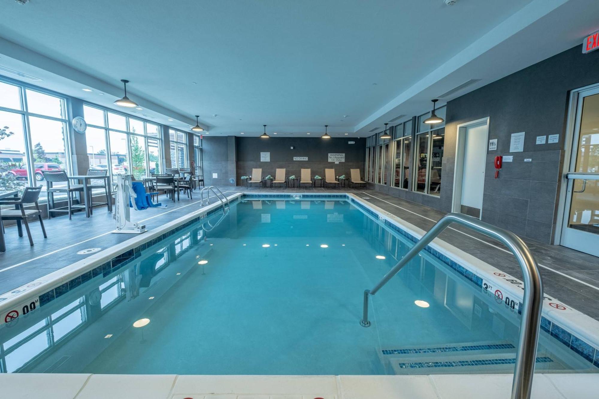 Готель Courtyard By Marriott Toledo West Екстер'єр фото