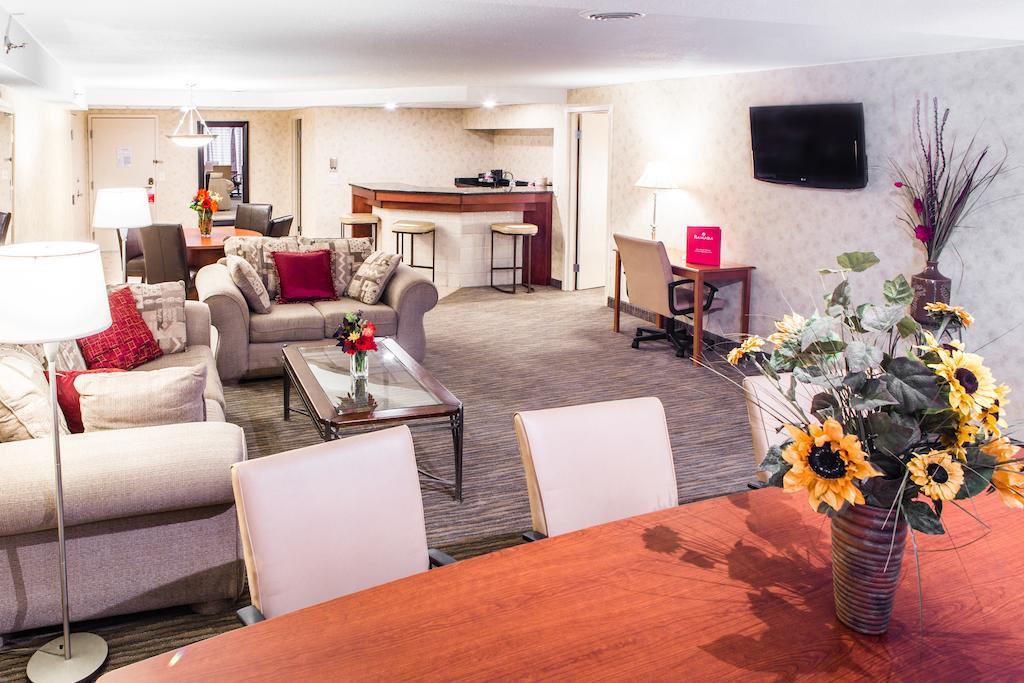Готель Courtyard By Marriott Toledo West Екстер'єр фото