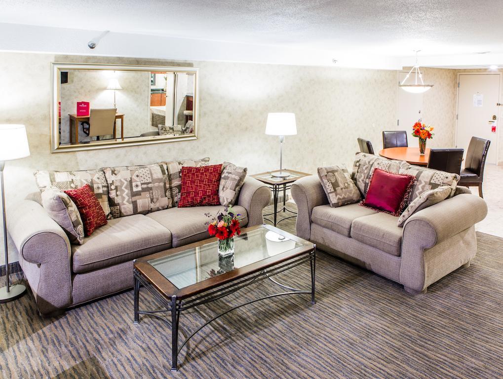 Готель Courtyard By Marriott Toledo West Екстер'єр фото